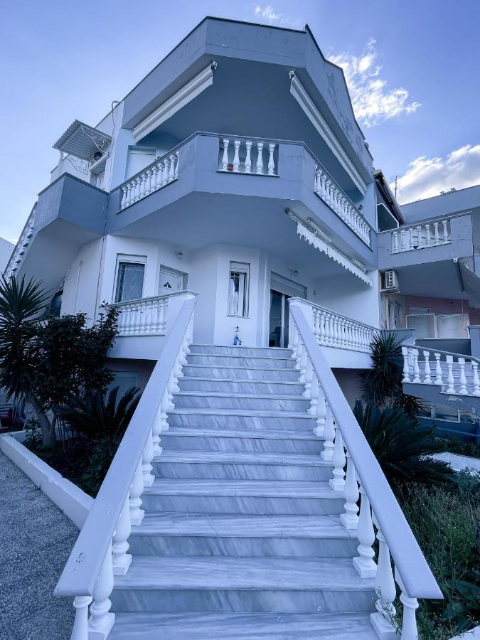 Coastline Apartment Néa Péramos Dış mekan fotoğraf