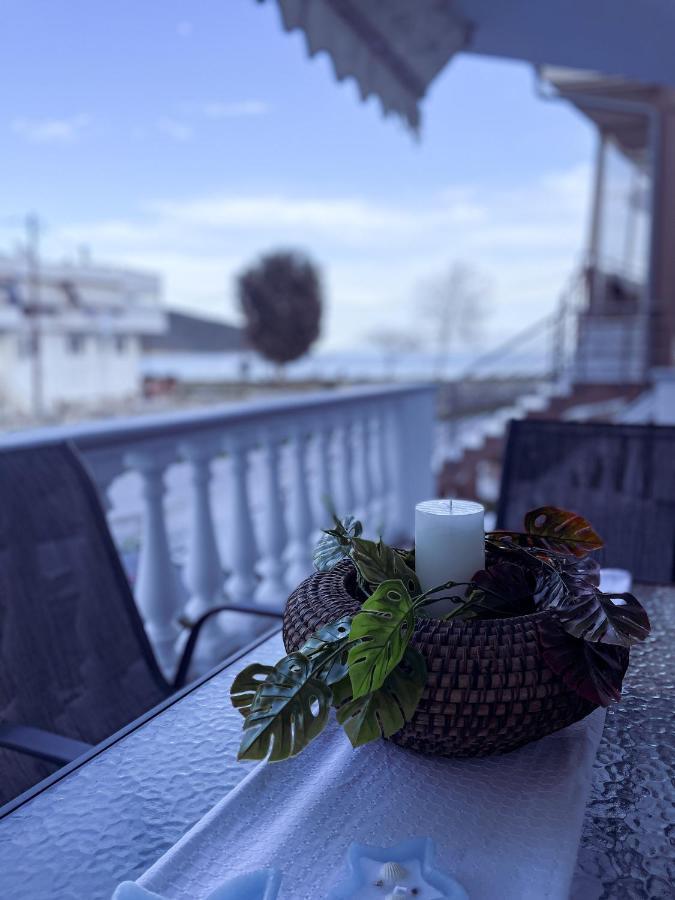 Coastline Apartment Néa Péramos Dış mekan fotoğraf