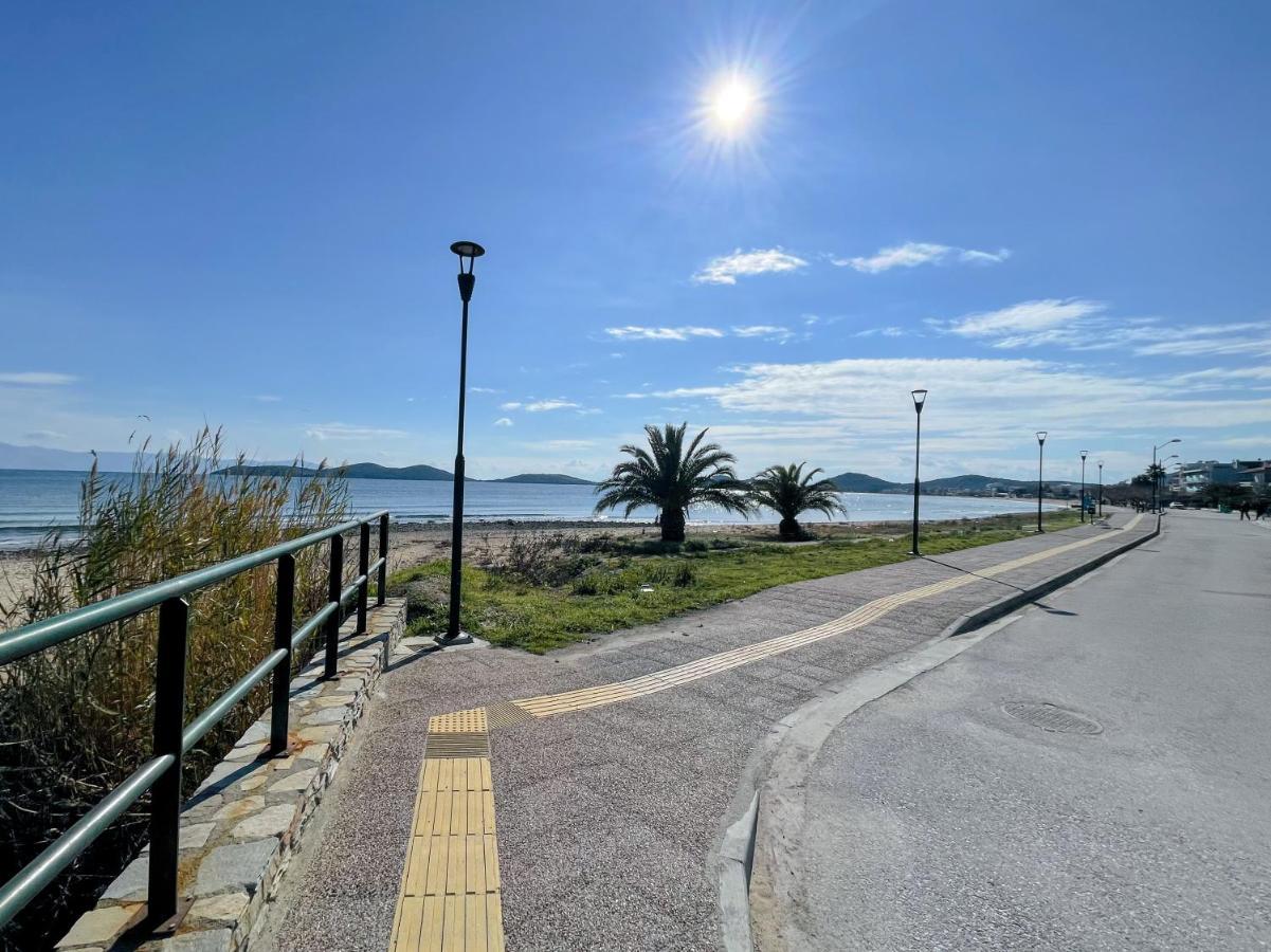 Coastline Apartment Néa Péramos Dış mekan fotoğraf