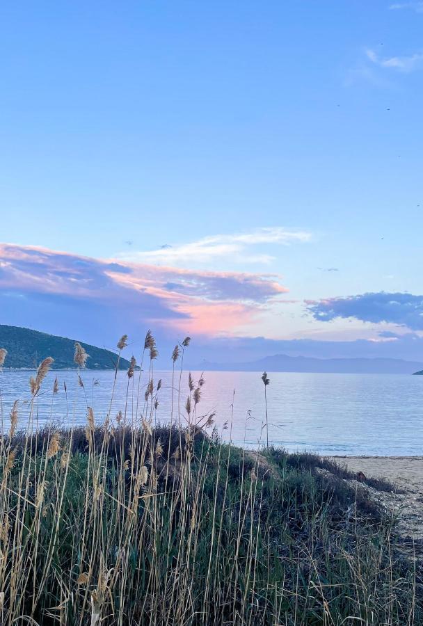 Coastline Apartment Néa Péramos Dış mekan fotoğraf