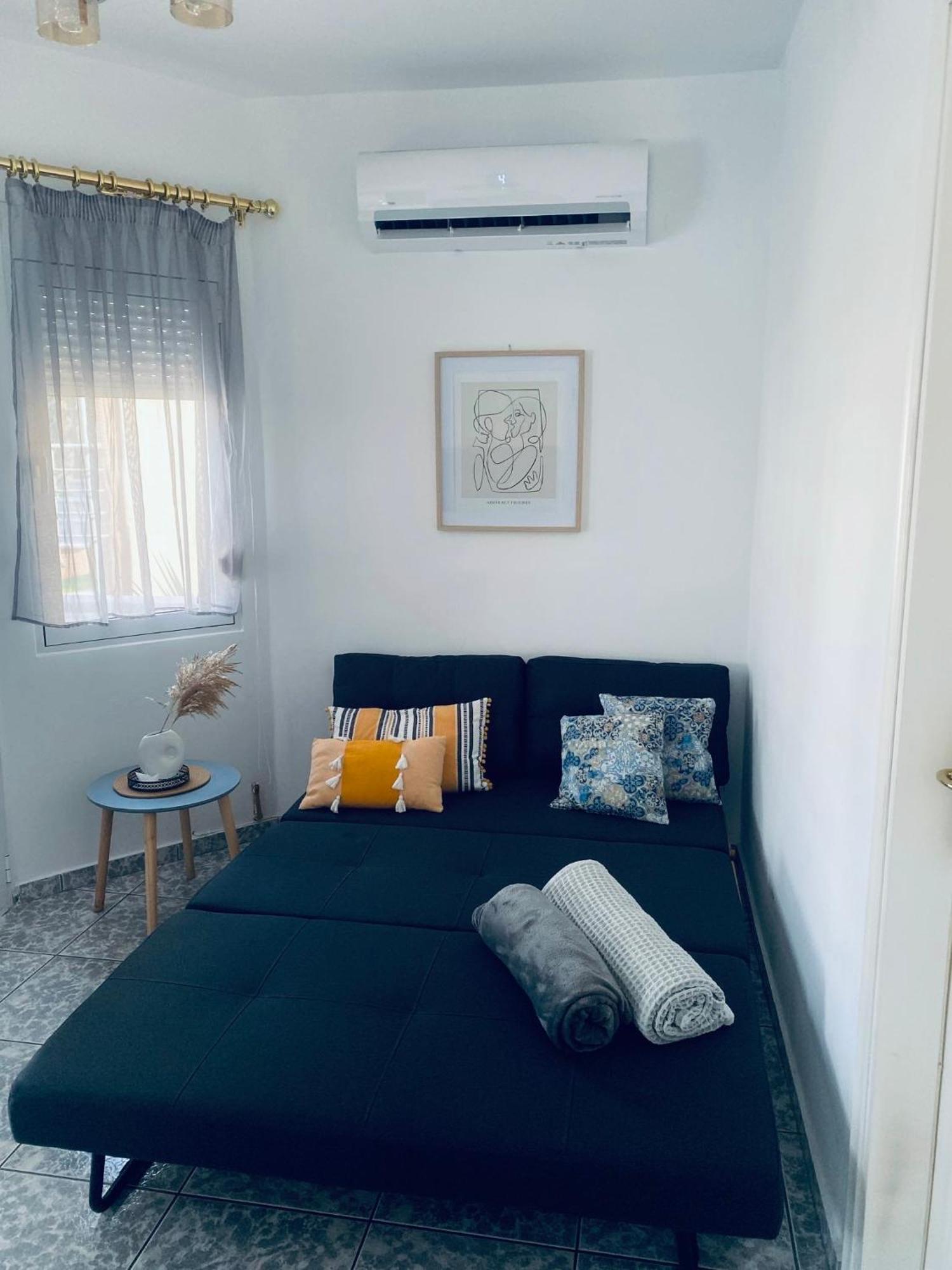 Coastline Apartment Néa Péramos Dış mekan fotoğraf