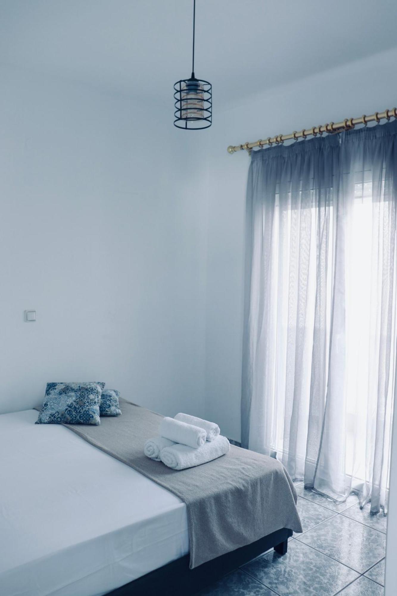 Coastline Apartment Néa Péramos Dış mekan fotoğraf