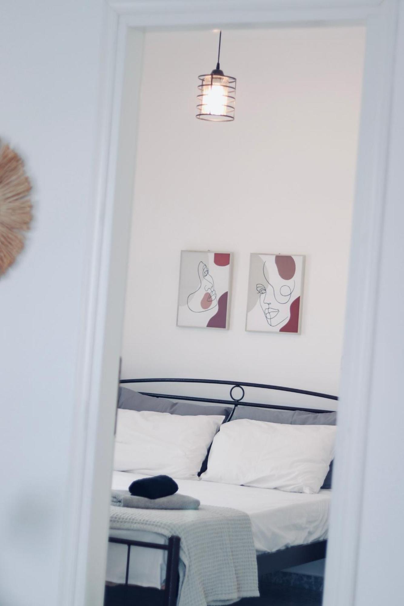 Coastline Apartment Néa Péramos Dış mekan fotoğraf