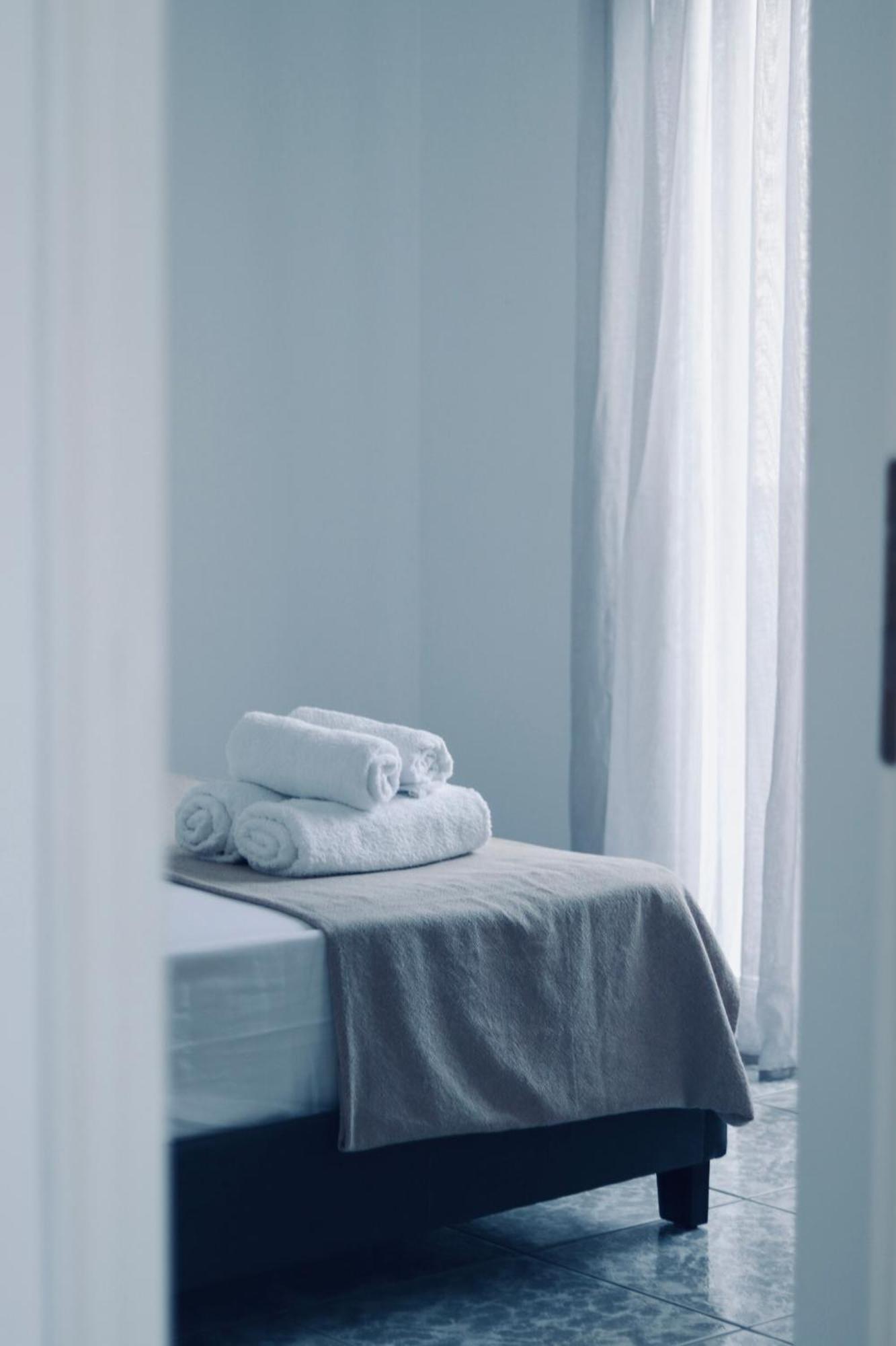 Coastline Apartment Néa Péramos Dış mekan fotoğraf
