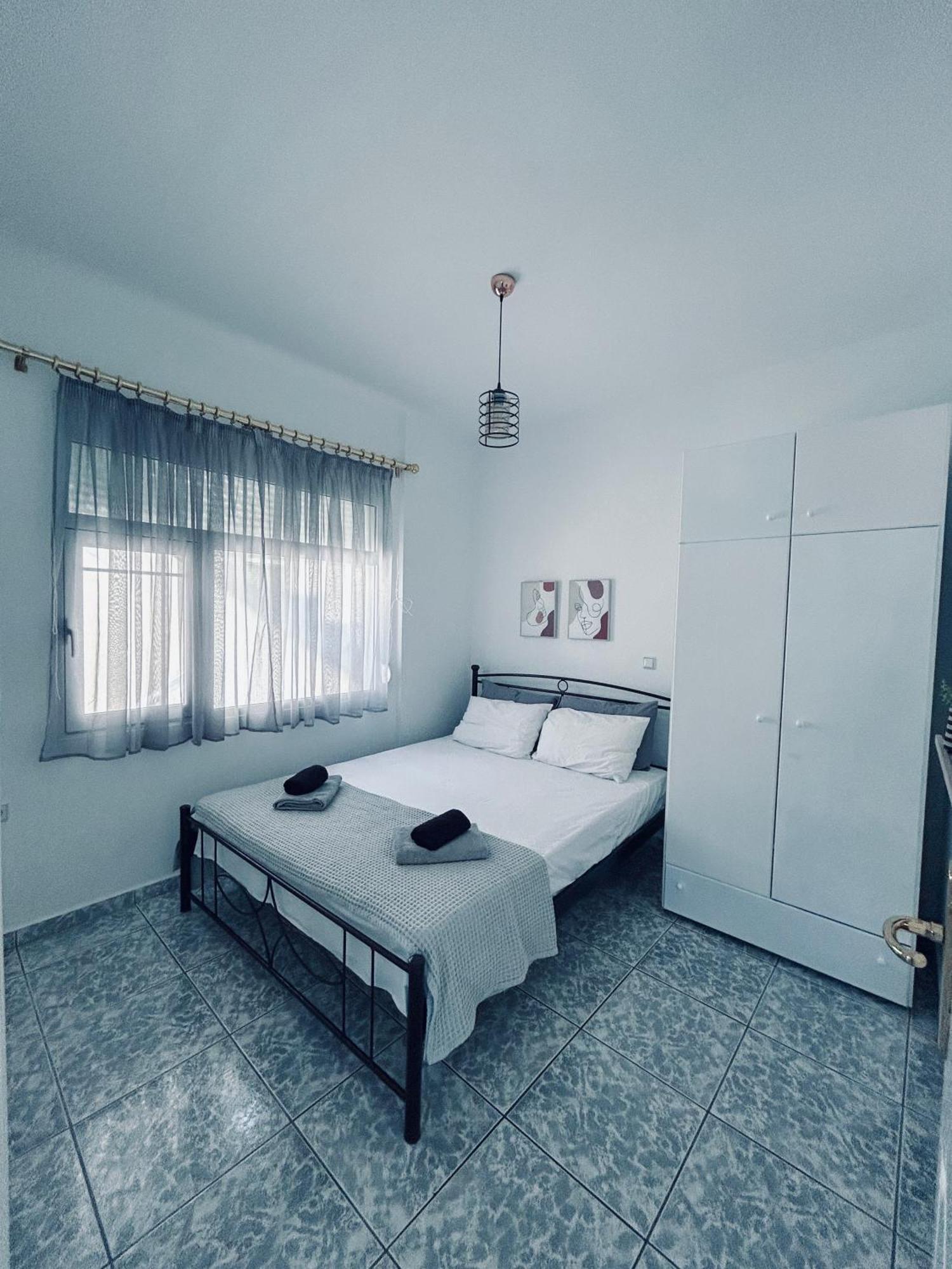 Coastline Apartment Néa Péramos Dış mekan fotoğraf