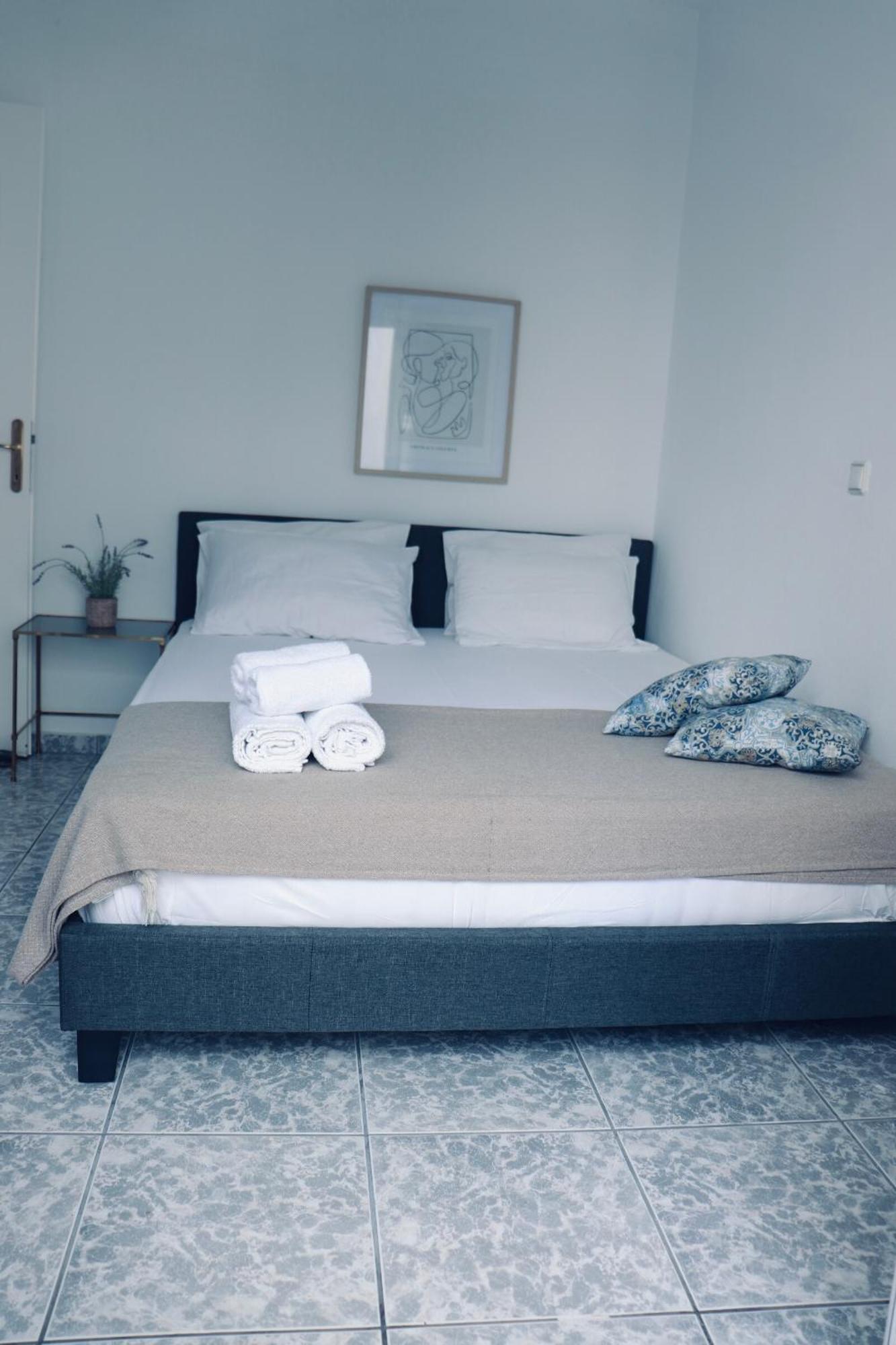 Coastline Apartment Néa Péramos Dış mekan fotoğraf