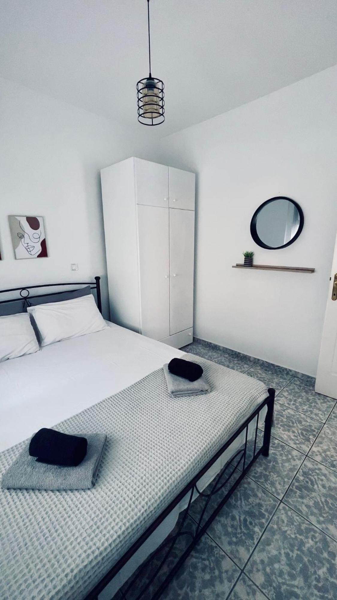 Coastline Apartment Néa Péramos Dış mekan fotoğraf